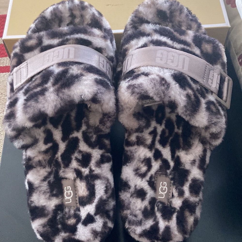 Uggs Fluffita Leopard platform slippers